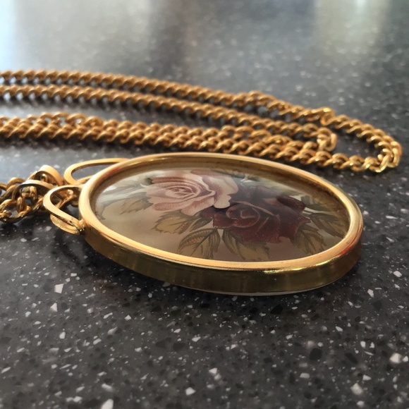 Vintage Gold Tone Necklace with Floral Pendant - Picture 11 of 14